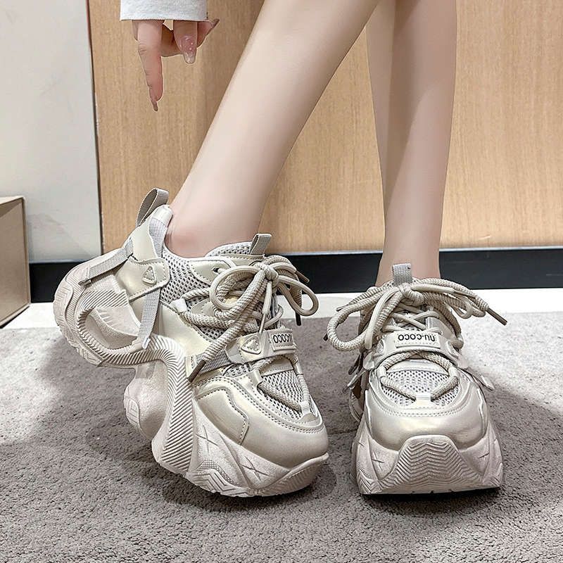 Scarpe sportive e per il tempo libero Kolumb con suola spessa, versatili e con rialzo in altezza, per donna, autunno 2025, nuove scarpe da papà rosse retrò della stazione europea_voghion.com