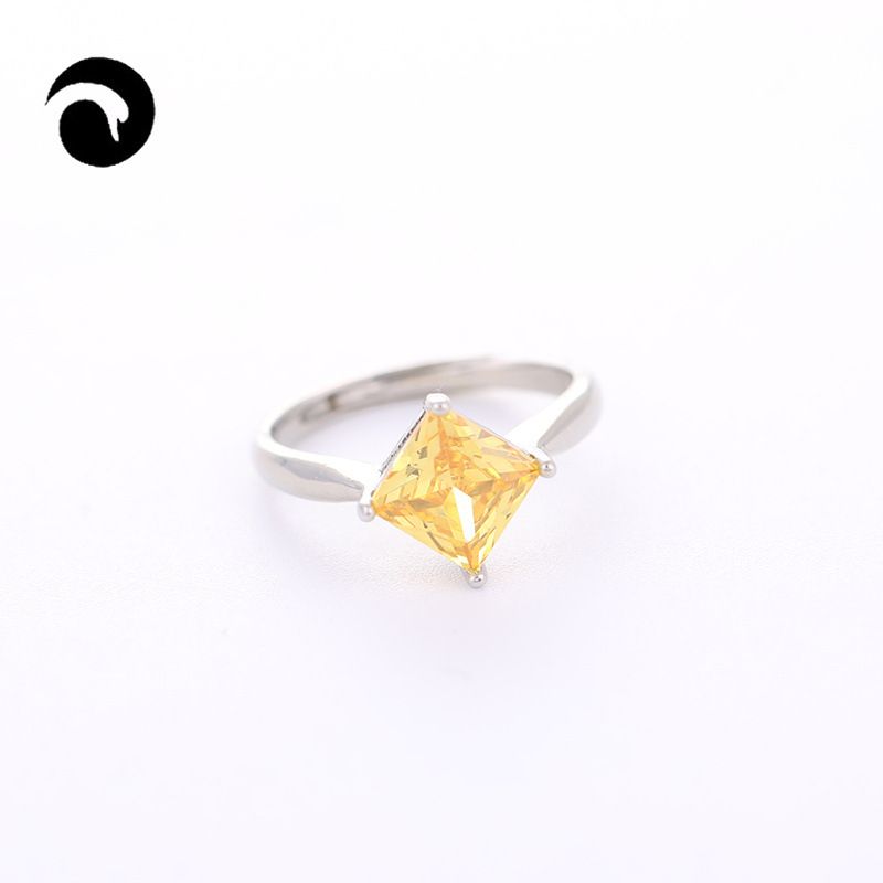 Anello alla moda con zircone quadrato placcato in platino e diamanti simulati per donna_voghion.com