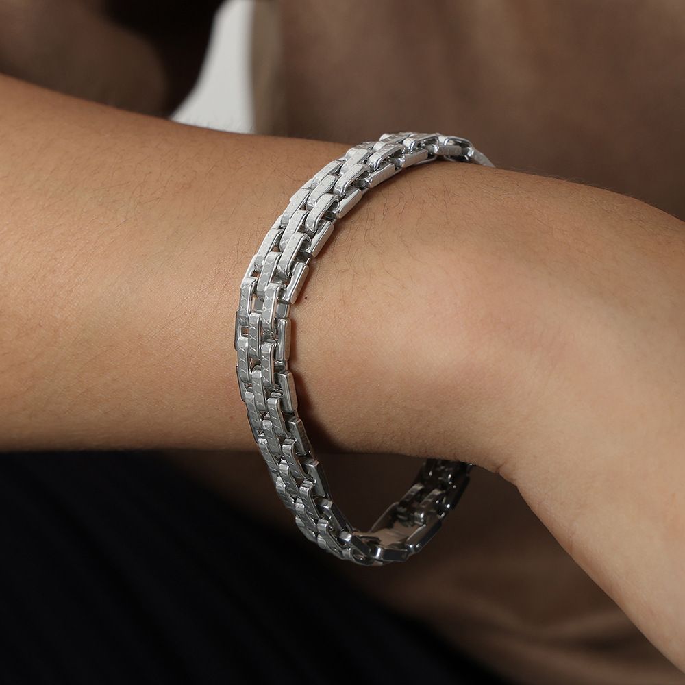 Mëttelalterleche Stil, einfach a villfälteg, High-End Accessoiren, robust texturéiert Auerbanddesign, vergoldet Titanstahlarmband_voghion.com