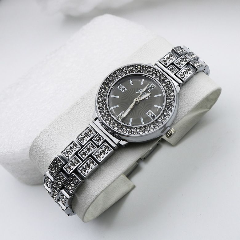 Gyémánt szett kerek láncos csúcskategóriás kvarc új női stílusú divatos acélszalagos karkötőóra_voghion.com