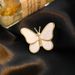 Nuova spilla anti-esposizione con piccola piuma di farfalla, delicata spilla di camelia, stile coreano di nicchia di fascia alta_voghion.com