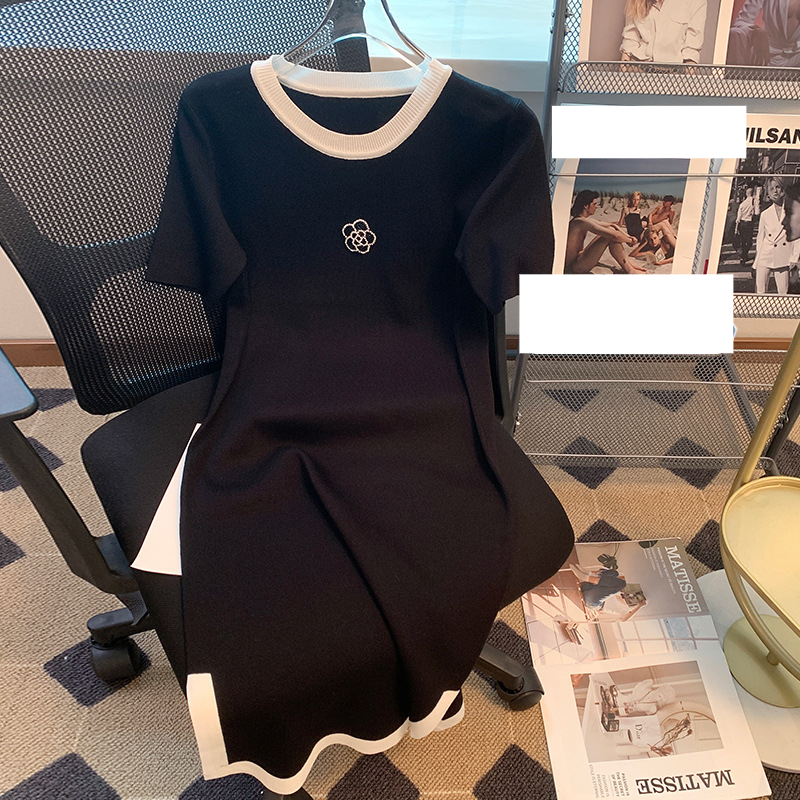Damenbekleidung Französisches Hepburn-Strickkleid aus Eisseide für Damen im Sommer im neuen Stil aus Jacquard mit hohem schwarzen Seitenschlitz_voghion.com
