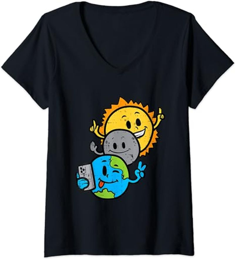 Camiseta divertida de cuello en V para mujer con selfie de Eclipse Solar Total 2024, Tierra, Luna y Sol para niños_voghion.com