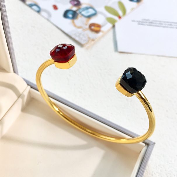 Naiste ehtekomplekt, mood, kodumaine ja välismaine, ise disainitud ehted, kalliskividega kommivärvi avatud käevõru, niši disainiga käevõrud_voghion.com