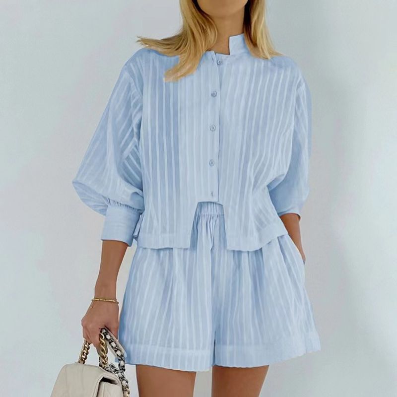 Vêtements pour femmes en coton jacquard rayé décontracté col montant manches bouffantes chemise boutonnée short costume_voghion.com