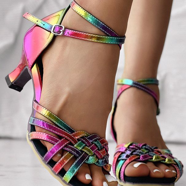 Scarpe da donna alla moda con tacchi alti e bassi a spillo colorati intrecciati_voghion.com