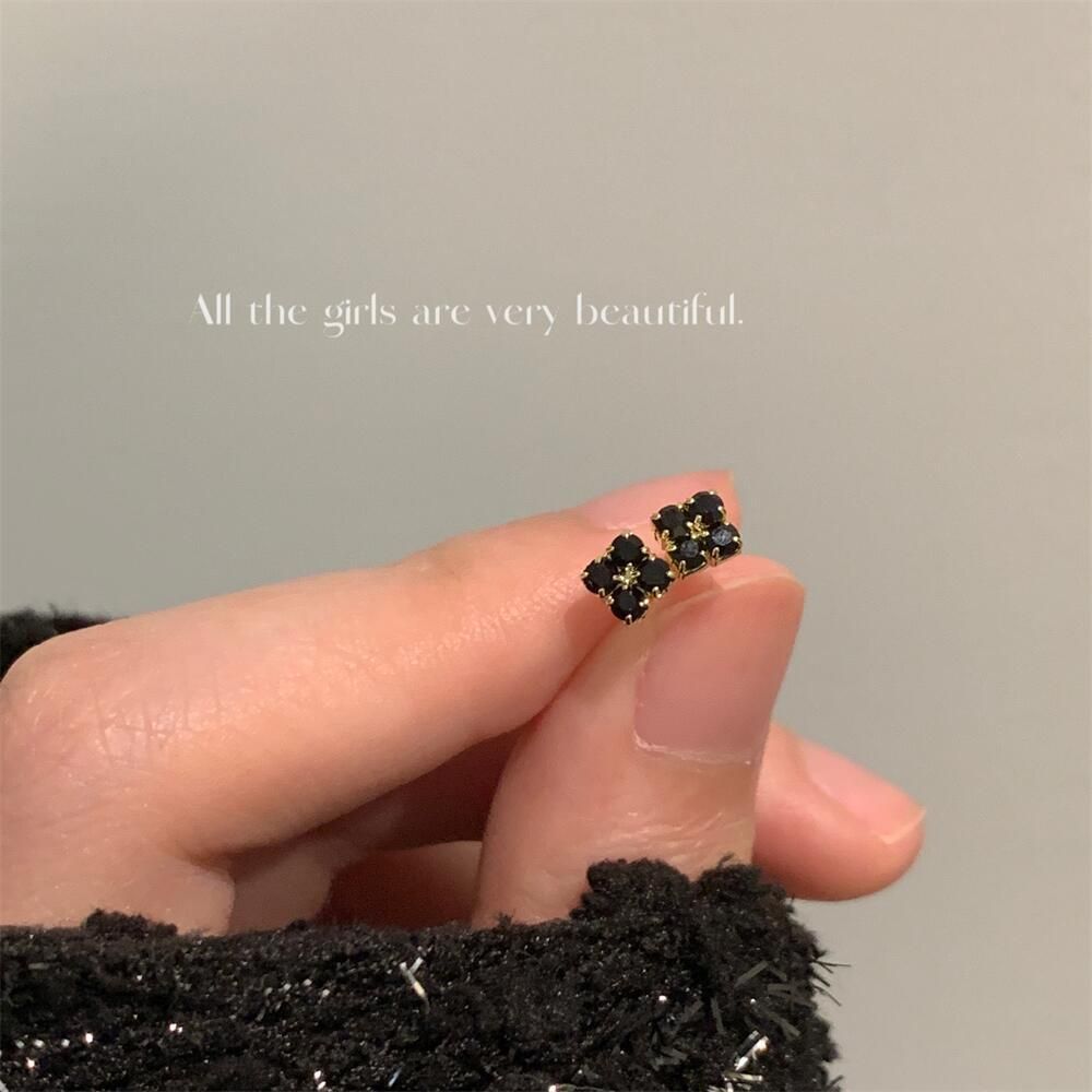 Multi-Diamond Simple And Petite Versatile Earrings For Women Bone Studs No Need To Remove While Sleeping Ear Care Silver_voghion.com