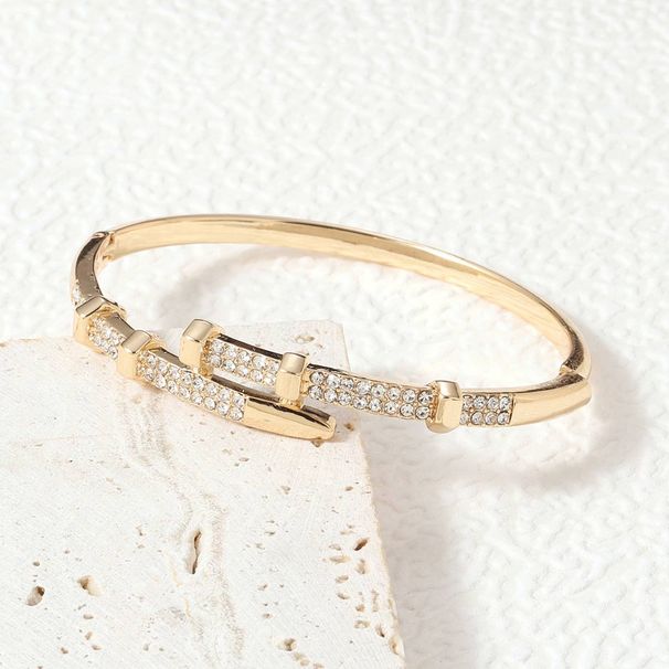 Zirkonia-Intarsien mit verstellbaren Armbändern, elegantes Blumen-Nageldesign_voghion.com