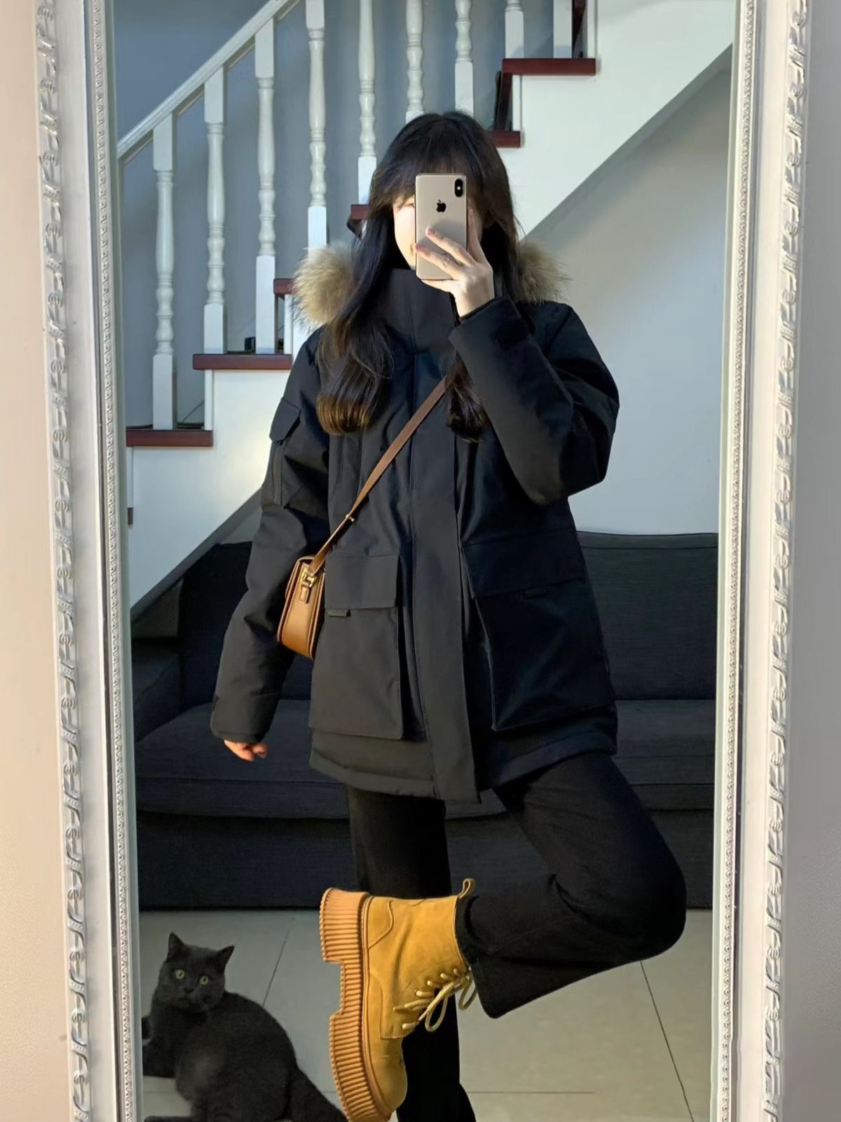 Jaqueta feminina estilo americano acolchoada de alta qualidade, preta e grossa, com capuz, em algodão e plumas, modelo parka, lançamento 2025._voghion.com