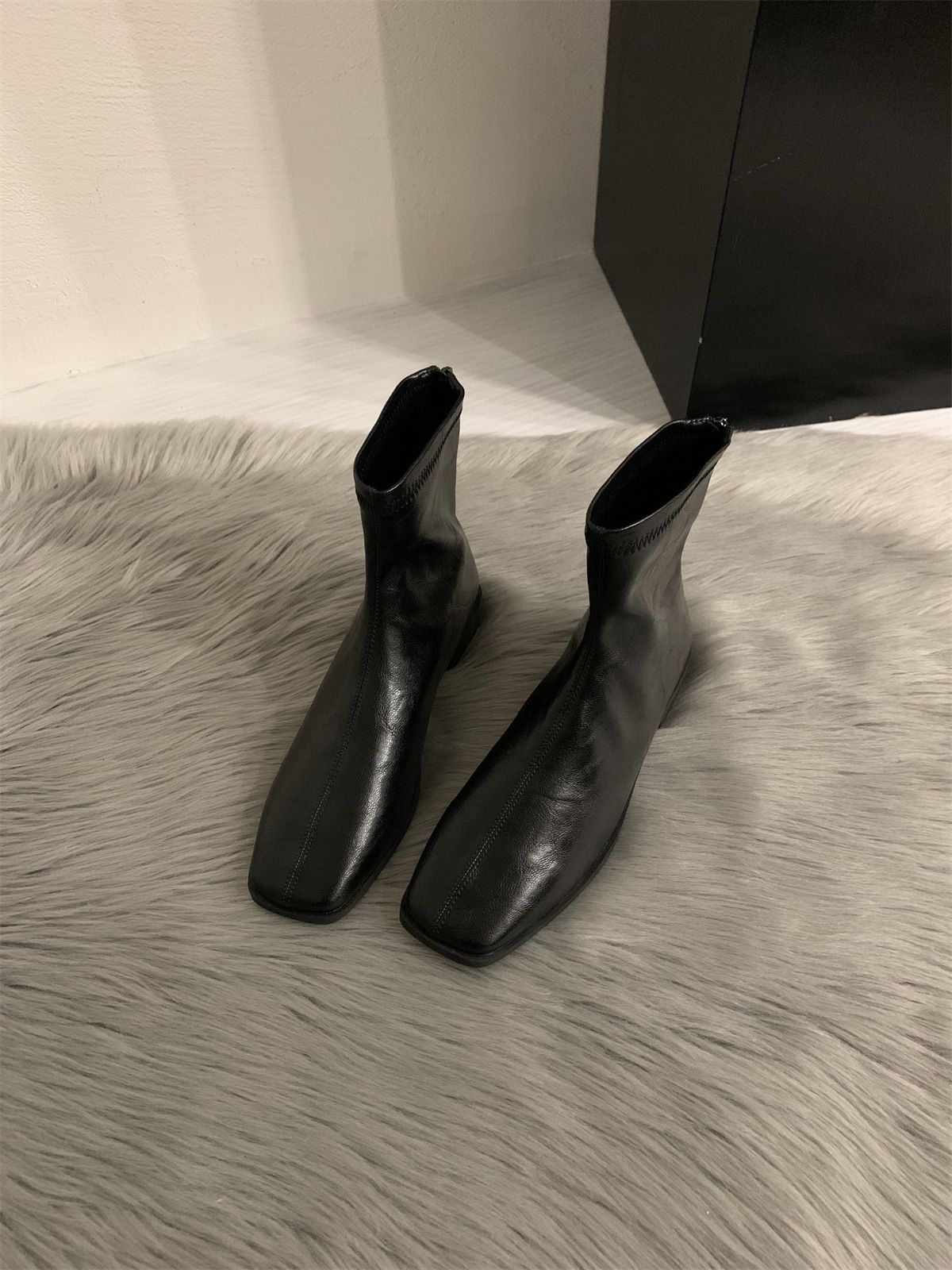 Neue Herbst-Winter-Kollektion: Minimalistische, weiche Leder-Ballerinas mit eckiger Zehenpartie, niedrigem Absatz, flachem Design, schmal geschnitten, mit Reißverschluss hinten, schmal geschnitten, aus weichem Leder, eckiger Zehenpartie, vielseitig einsetzbar._voghion.com