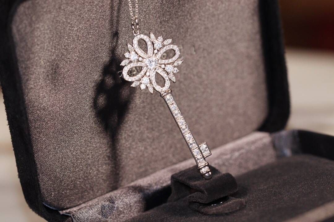 Collana con chiave a forma di fiocco di neve in stile romantico foresta con temperamento lussuoso pieno di zirconi e catena alta con clavicola_voghion.com