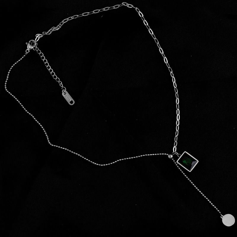 Emerald Patchwork Collarbone Chain For Women, Simple And Niche, Adjustable Necklace, Cool Wind Titanium Steel Neck_voghion.com