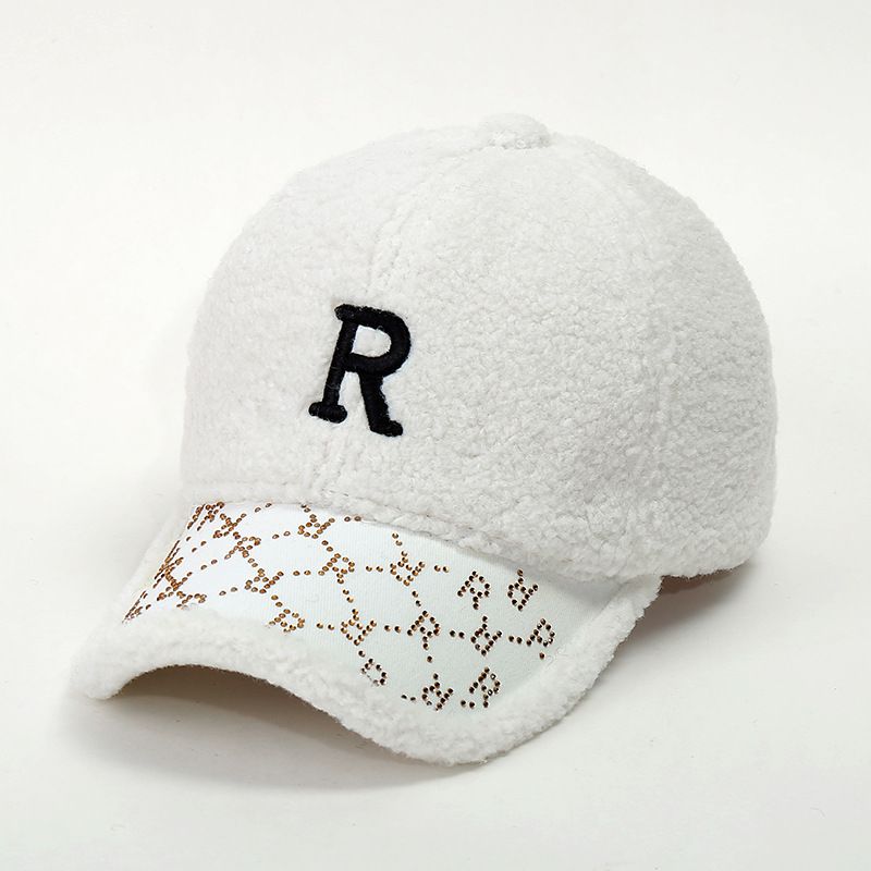 Corea del Sur China-Chic Cool R Letra Gorra de béisbol de Lana de Cordero Cálida para Mujer en otoño e Invierno Moda Gorra de Lengua de Pato con Diamantes de imitación Cara pequeña para Mujer_voghion.com