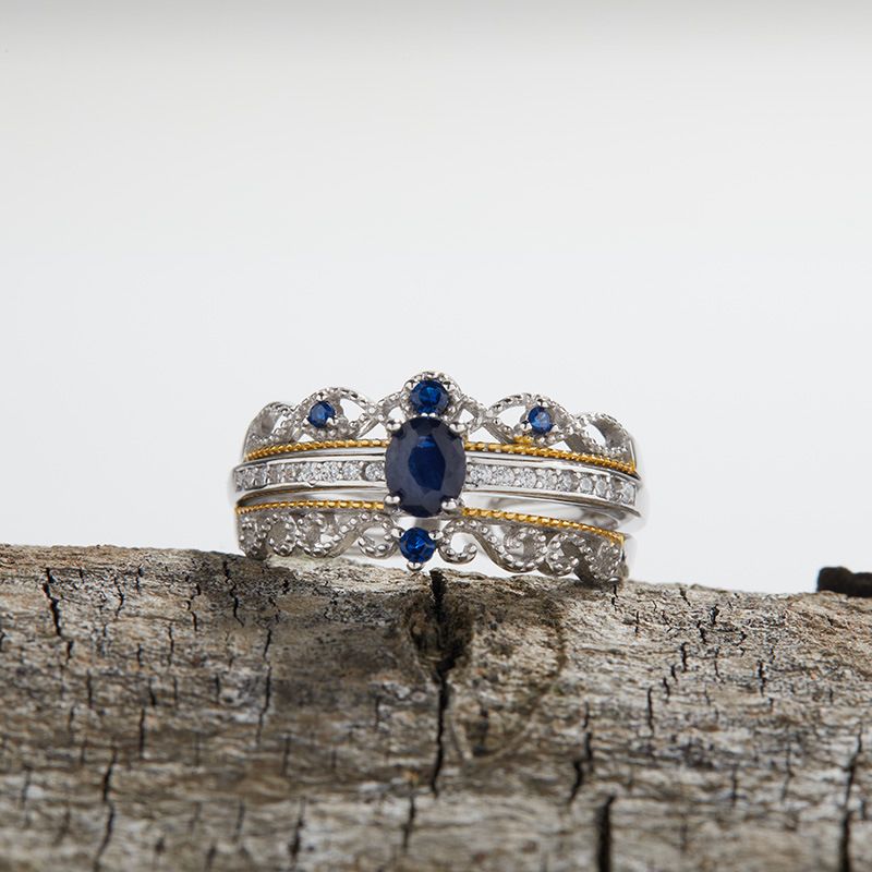 Anello in argento puro con pietra preziosa blu naturale di Niche Design S per donna, leggero, lussuoso, unico, semplice, versatile, elegante_voghion.com