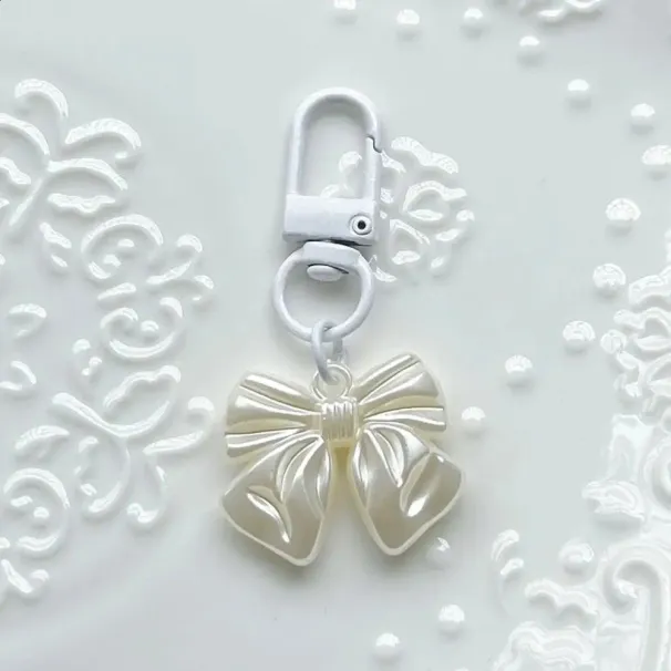 Semplice fiocco di perle in acrilico, piccolo regalo da appendere, ciondolo per borsa, zaino, portachiavi, donna e ragazza 250224_voghion.com