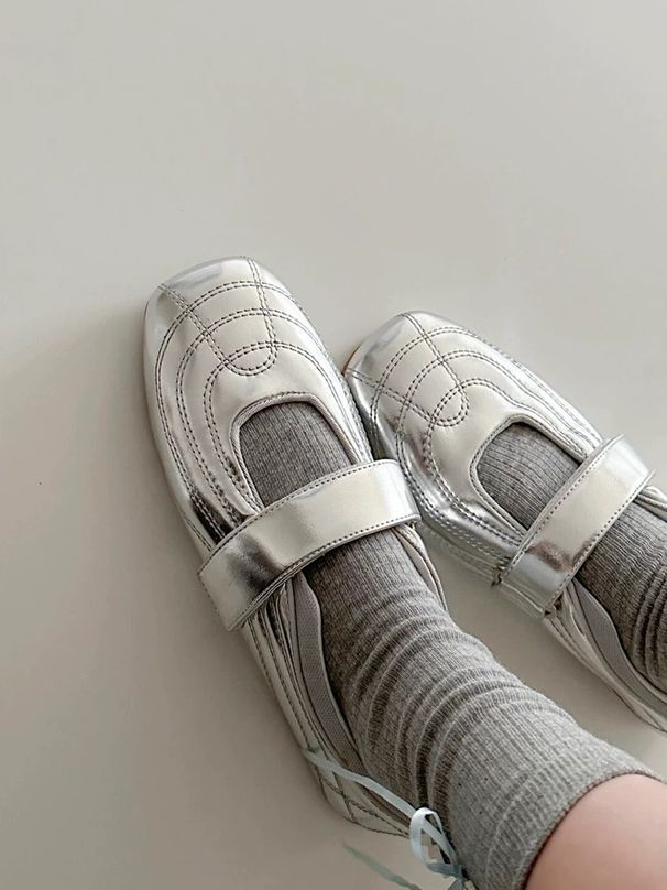 Ballerine con punta quadrata, nuovo design di nicchia per la primavera e l'estate 2025_voghion.com