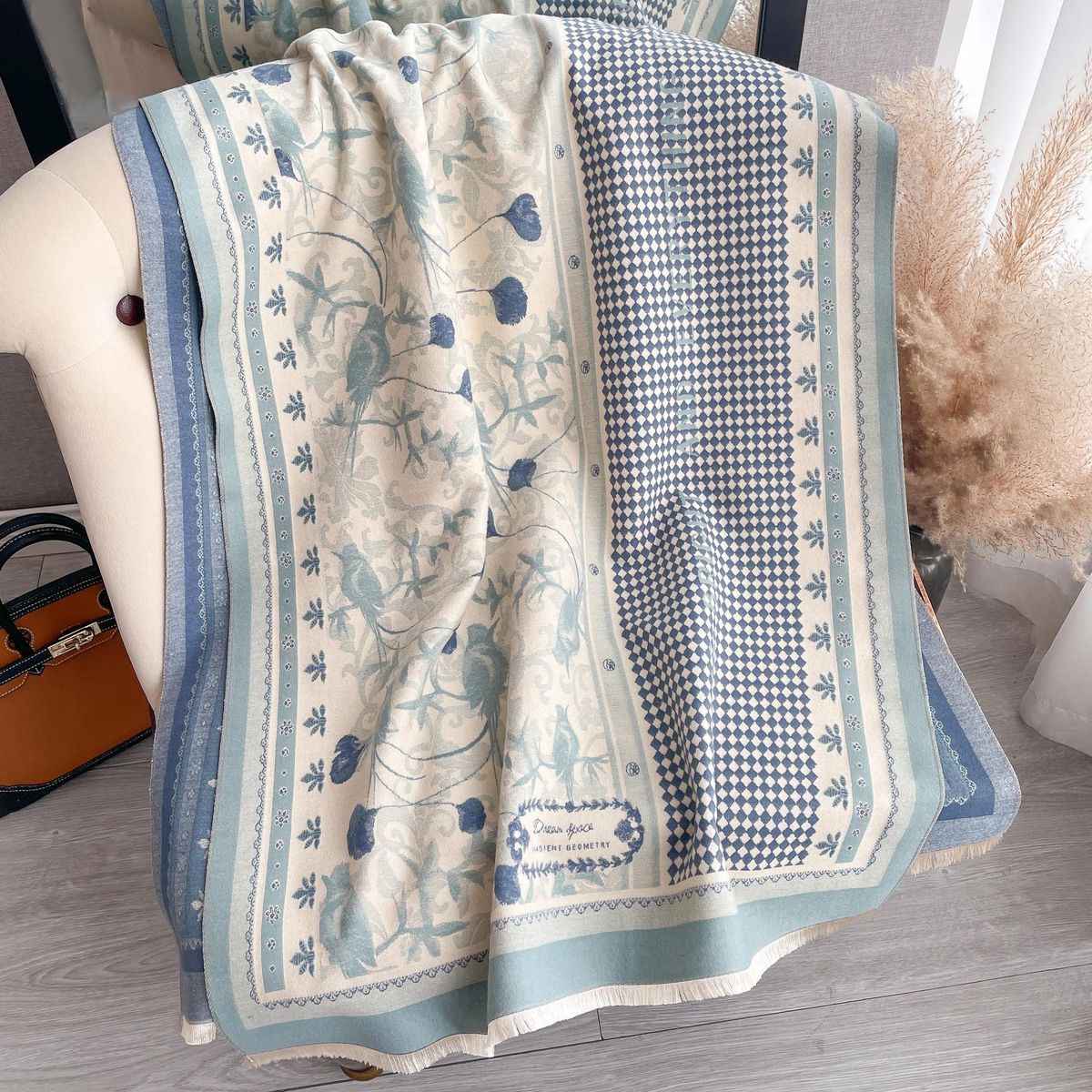 2023 neuer koreanischer Kaschmirschal mit Checker-Farbblock-Print für Damen im Winter mit Wärme und verdickter Doppel_voghion.com