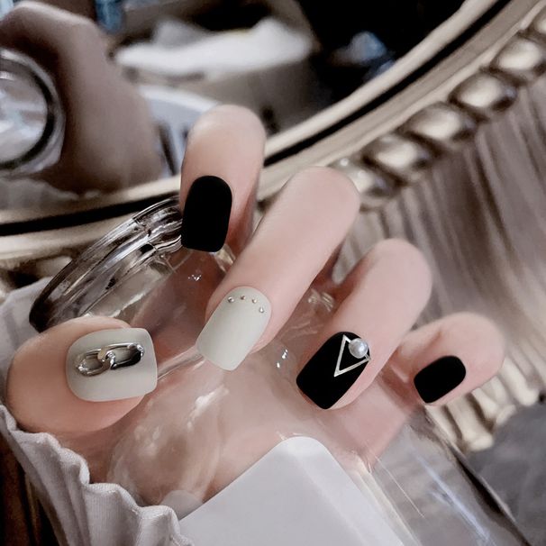 Autumn And Winter Breeze Simple Black Cool Chain Products Short Style Wearable False Nails Detachable Removal Panel_voghion.com