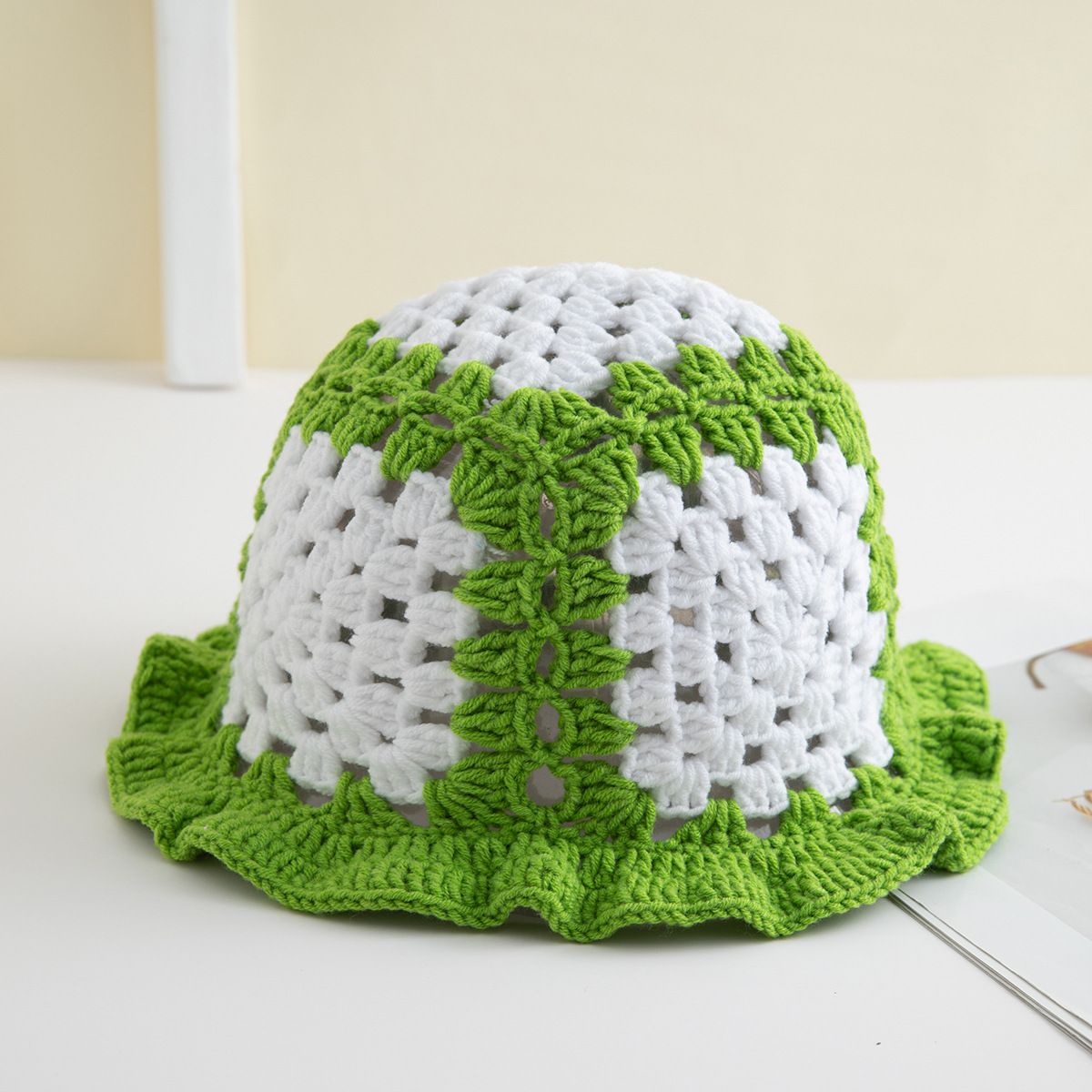 Dolce berretto da pescatore lavorato a mano con volant - Cappello all'uncinetto colorato ispirato alla dopamina per autunno e inverno Cappello in lana per adulti color dopamina_voghion.com