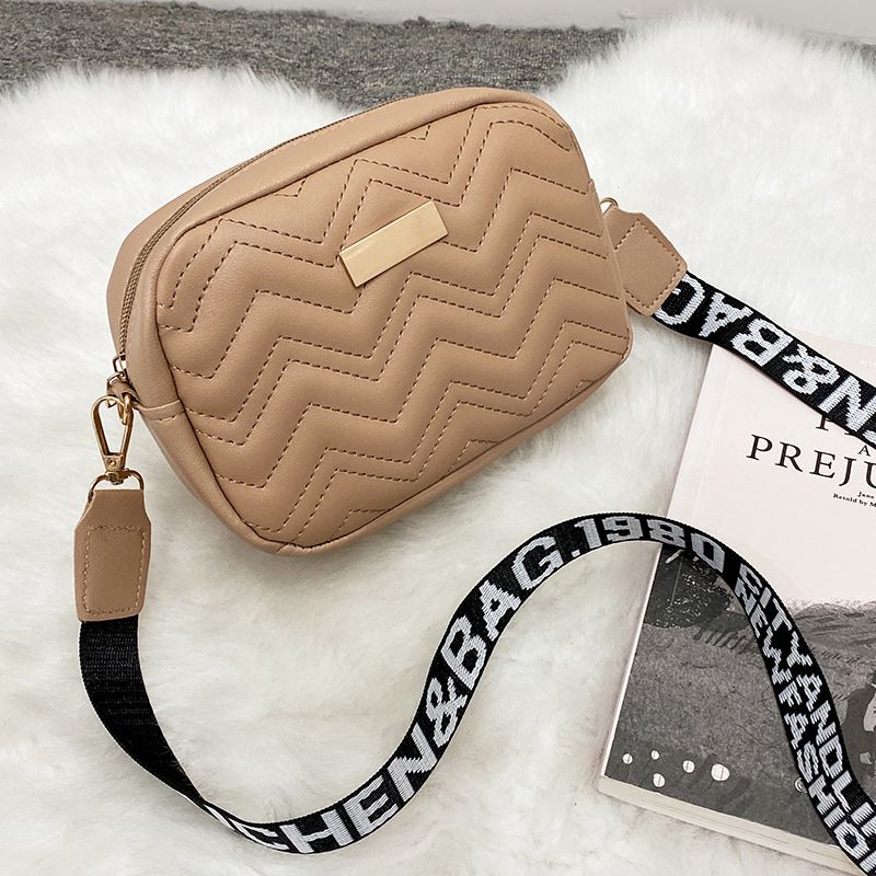 Umhängetasche mit Blumendruck – minimalistische Kamera-Umhängetasche für Damen (Wellenstickerei, kompaktes quadratisches Design, modischer Stil)​​_voghion.com