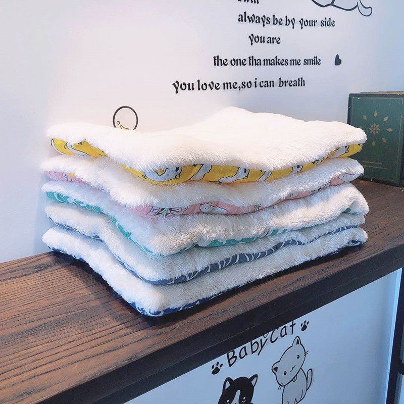 Pet products, cat and dog thickened lamb plush warm air conditioning pads, square, available all year round_voghion.com