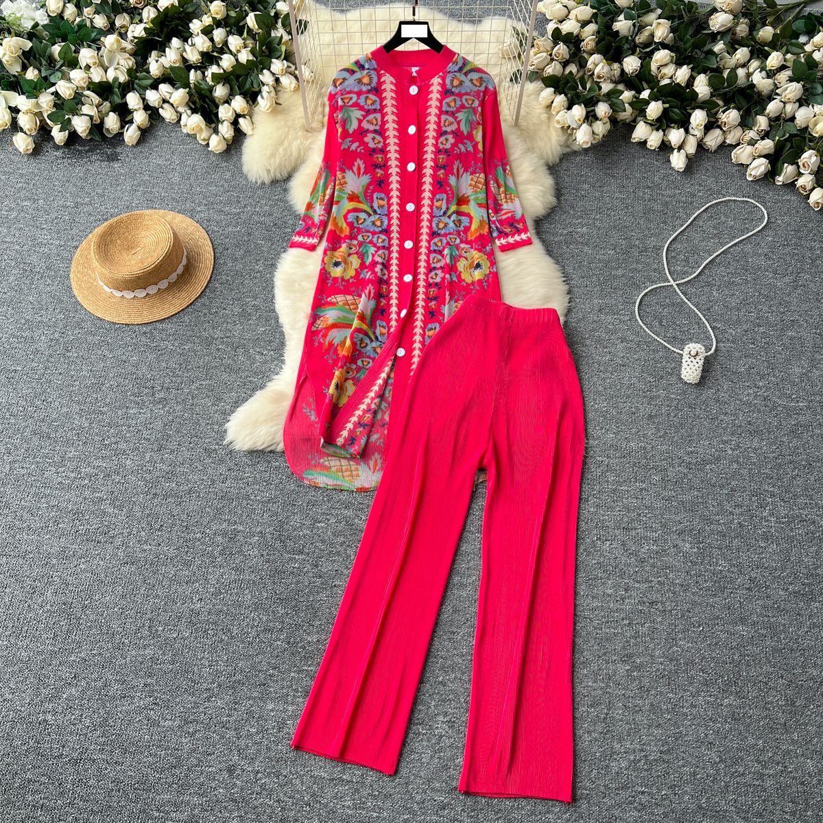 Sieviešu apģērbu kostīms sievietēm, gaišs brieduma stils, vidēja garuma, vienrindu, kroku apdrukas tops + ikdienas bikses ar augstu vidukli_voghion.com