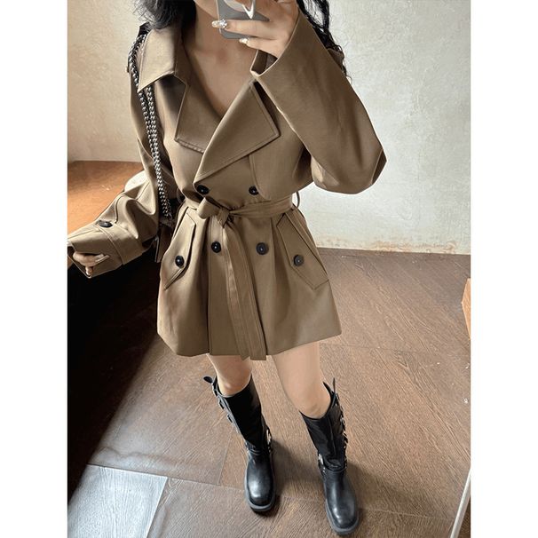 Zweireihiger Trenchcoat in Kamelbraun für Damen – Klassischer britischer Stil – Elegante und zeitlose Oberbekleidung für Herbst/Winter_voghion.com