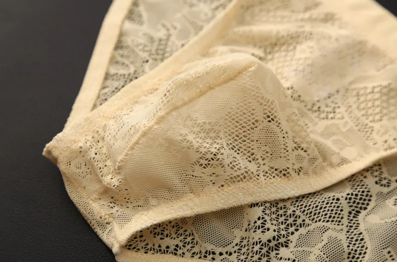 Sous-vêtements pour hommes en dentelle transparente taille basse sexy en soie glacée respirante_voghion.com