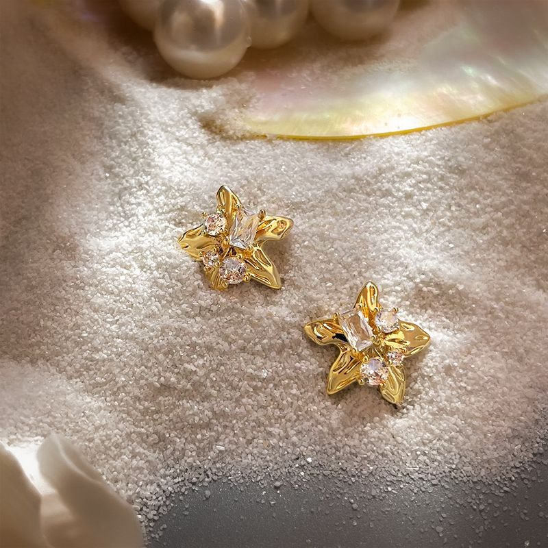 Orecchini a bottone leggeri e lussuosi di alta qualità con zirconi a forma di stella marina placcati in oro - Perni in argento sterling per uno stile da donna ispirato all'oceano_voghion.com