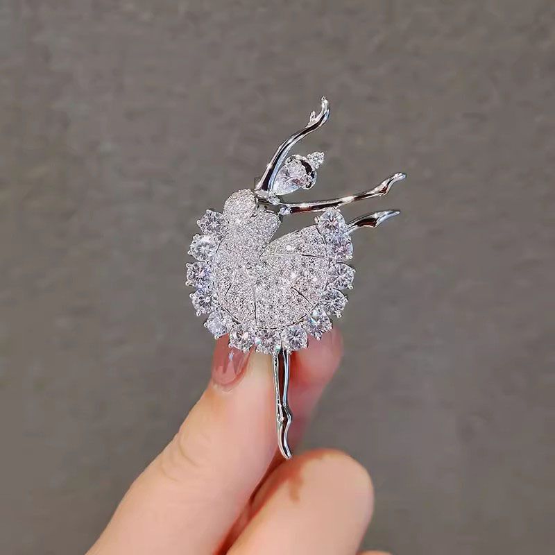 High end ballet girl brooch, feminine temperament, anti glare, trendy, cute and creative, versatile suit accessories_voghion.com