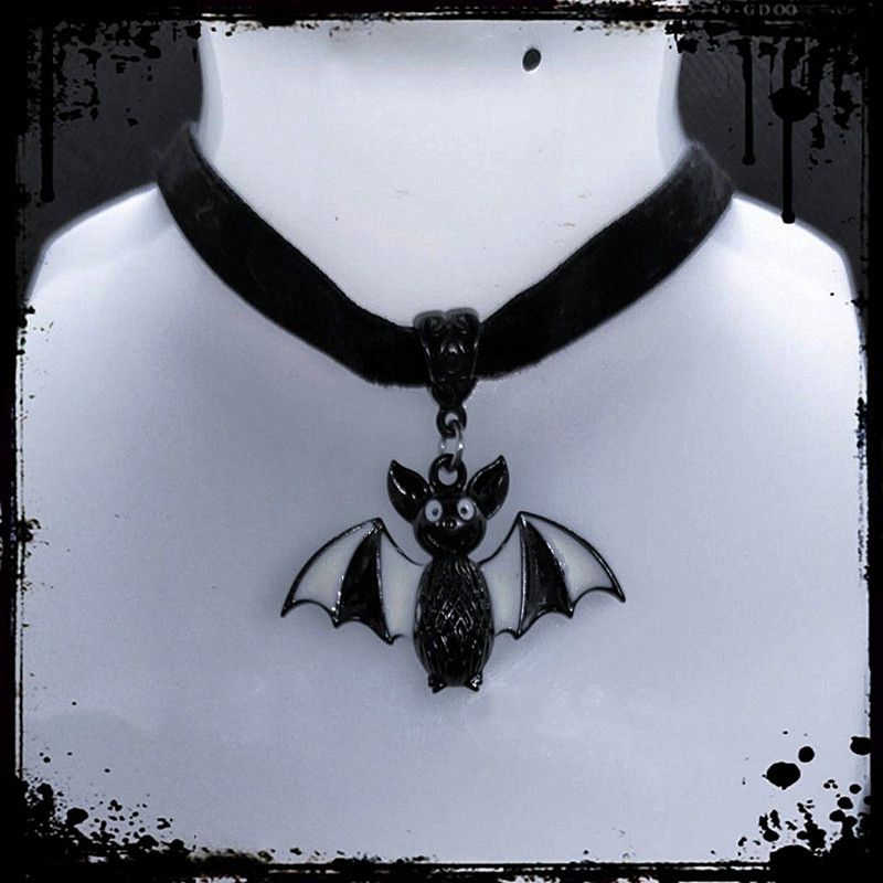 Colliers Nouveau collier gothique en velours noir avec joli bébé chauve-souris noir et blanc_voghion.com
