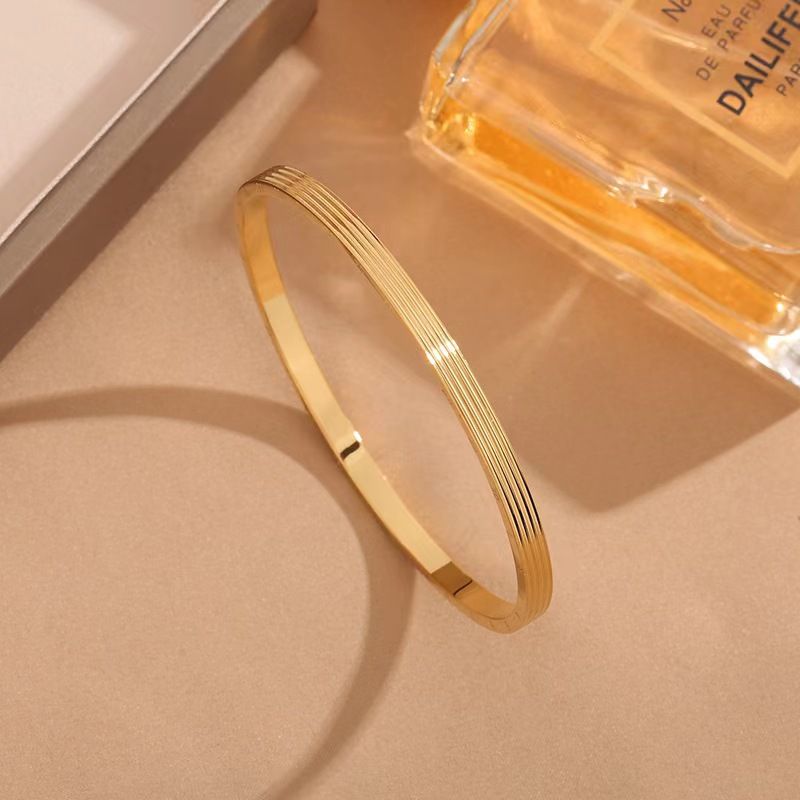 Simple Personality High Sense Stainless Steel Gold Plated Ins Fashion Women's Dia Bracelet_voghion.com