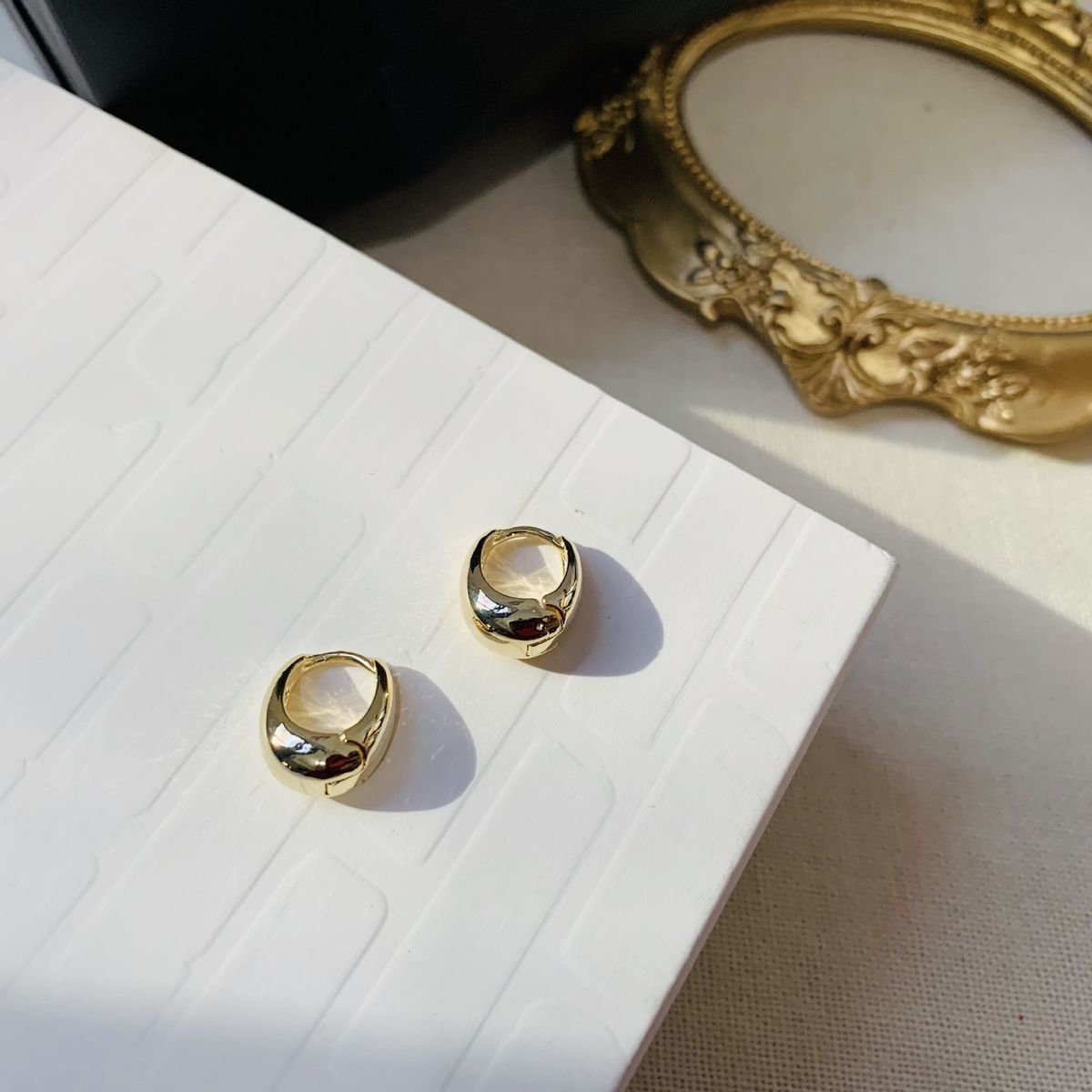 Orecchini a cerchio in metallo minimalista ed elegante con goccia d'acqua in vero oro 14K coreano Dongdaemun_voghion.com