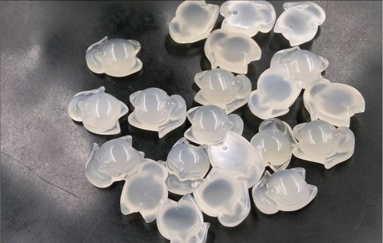 Affordable jade, ice seed, pink chalcedony, agate, fox pendant, yellow agate, little fox pendant_voghion.com