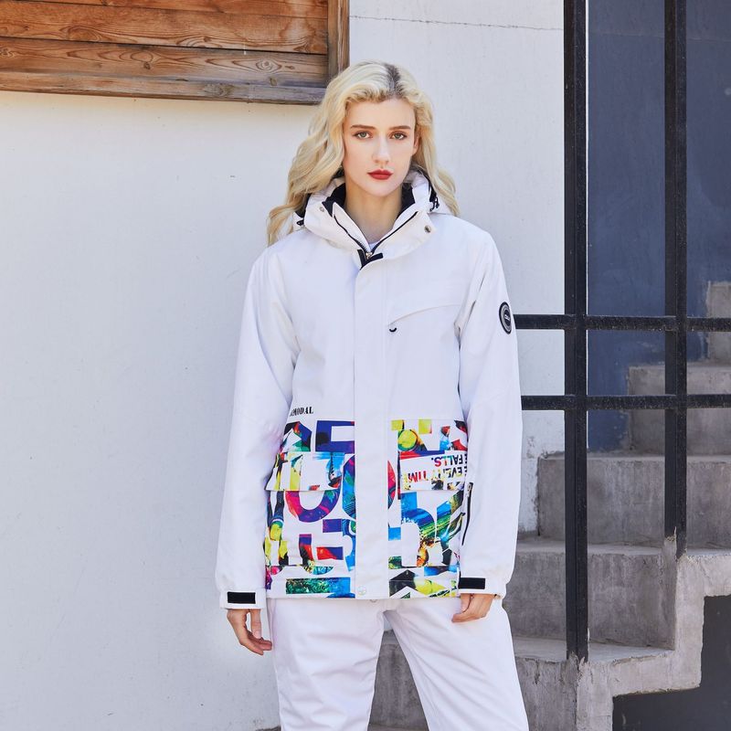 Snowsuit snowboard pair male and female couples skiing outdoors_voghion.com