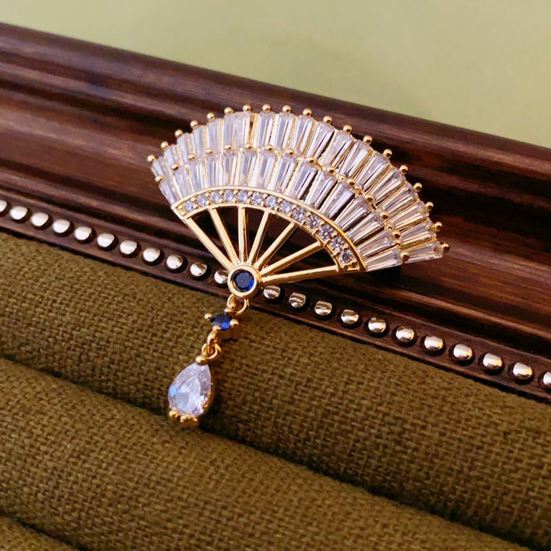 Water drop fan Brooch Palace style retro suit pin Light luxury temperament high-grade accessories_voghion.com