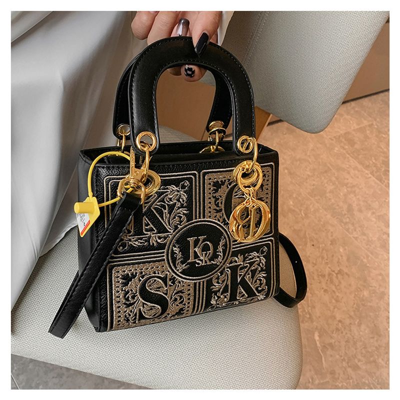 Nischendesign-Tasche Damen 2023 neue Herbst- und Winter-Allgleiches tragbare Umhängetasche Diana-Tasche Modestickerei kleine quadratische Tasche_voghion.com