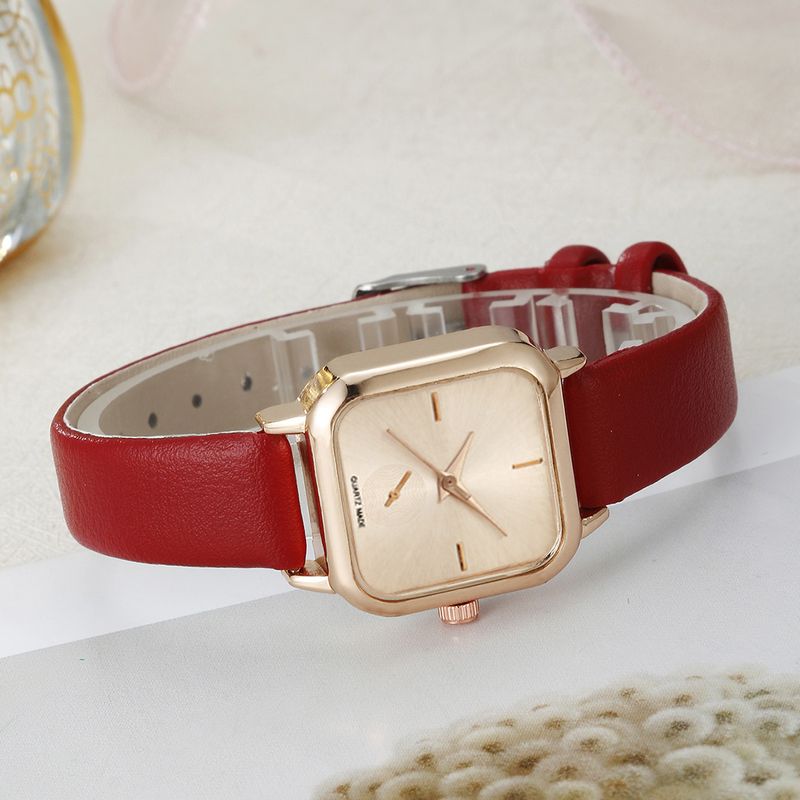 Quadratisches Damenuhr- und Schmuckset – Stilvolles Armband mit Strasssteinen aus Legierung, minimalistische Business-Quarzuhr für Studenten_voghion.com