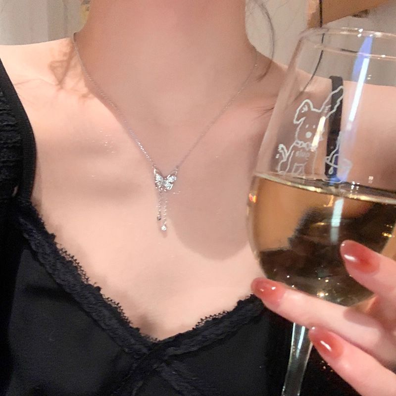 Nappa a farfalla per donna, design di nicchia di lusso leggero, catena per clavicola versatile di alta qualità, alla moda e di alta qualità_voghion.com