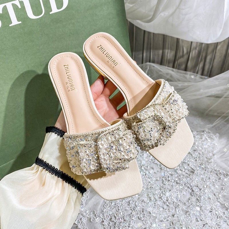 Nieuwe zomer dikke hakken sandalen en slippers dames zomerkleding mode platte bodem uitgaan dames strass schoenen slepen slippers_voghion.com