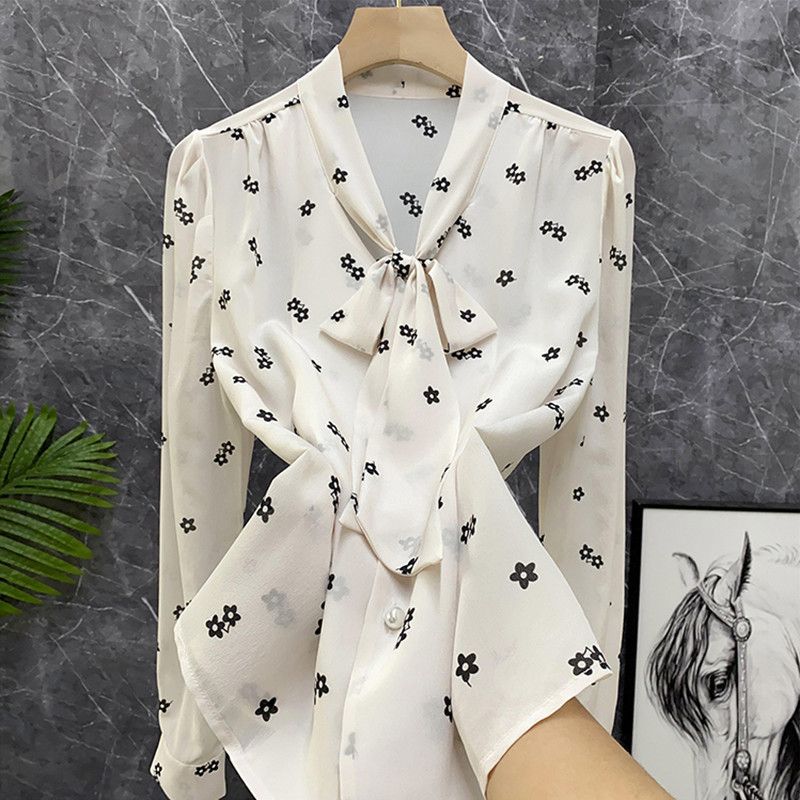 Damenmode Seidenimitathemd aus Maulbeerseide mit kleinen Blumen_voghion.com