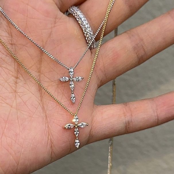 Collana con croce in argento sterling con rombo e zirconi da donna, versatile, di alta qualità, con catena a clavicola 2025_voghion.com