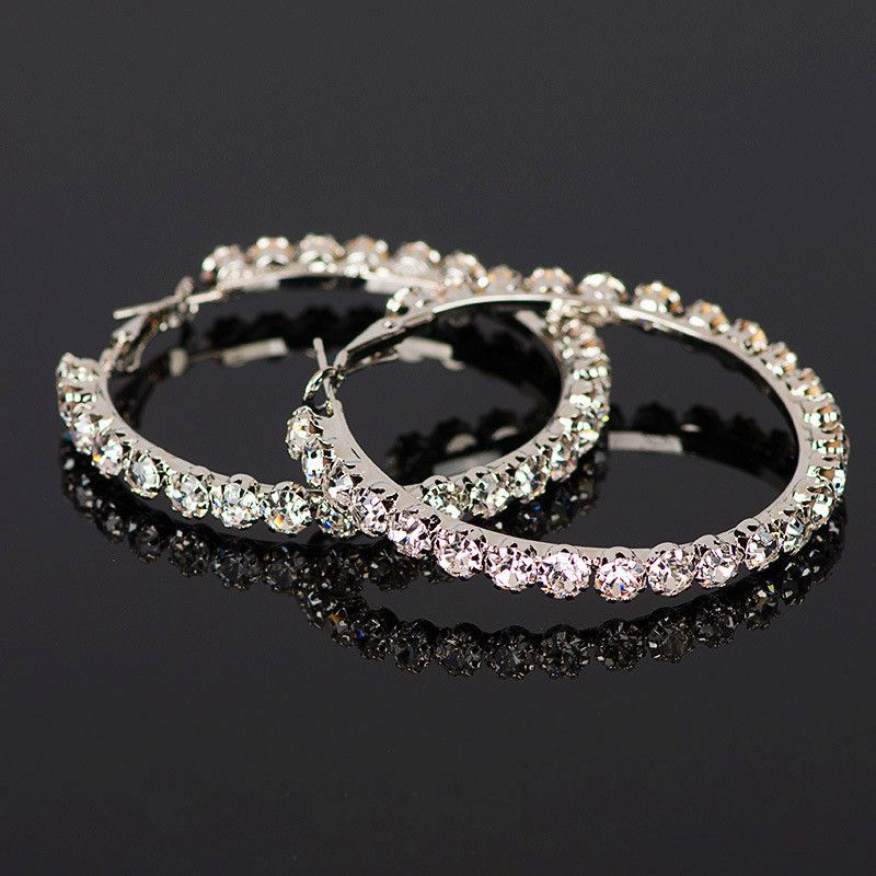 Cao Shi's Personality Exaggerates Big Earrings, Fashion Street Shoots, Super Large Earrings_voghion.com