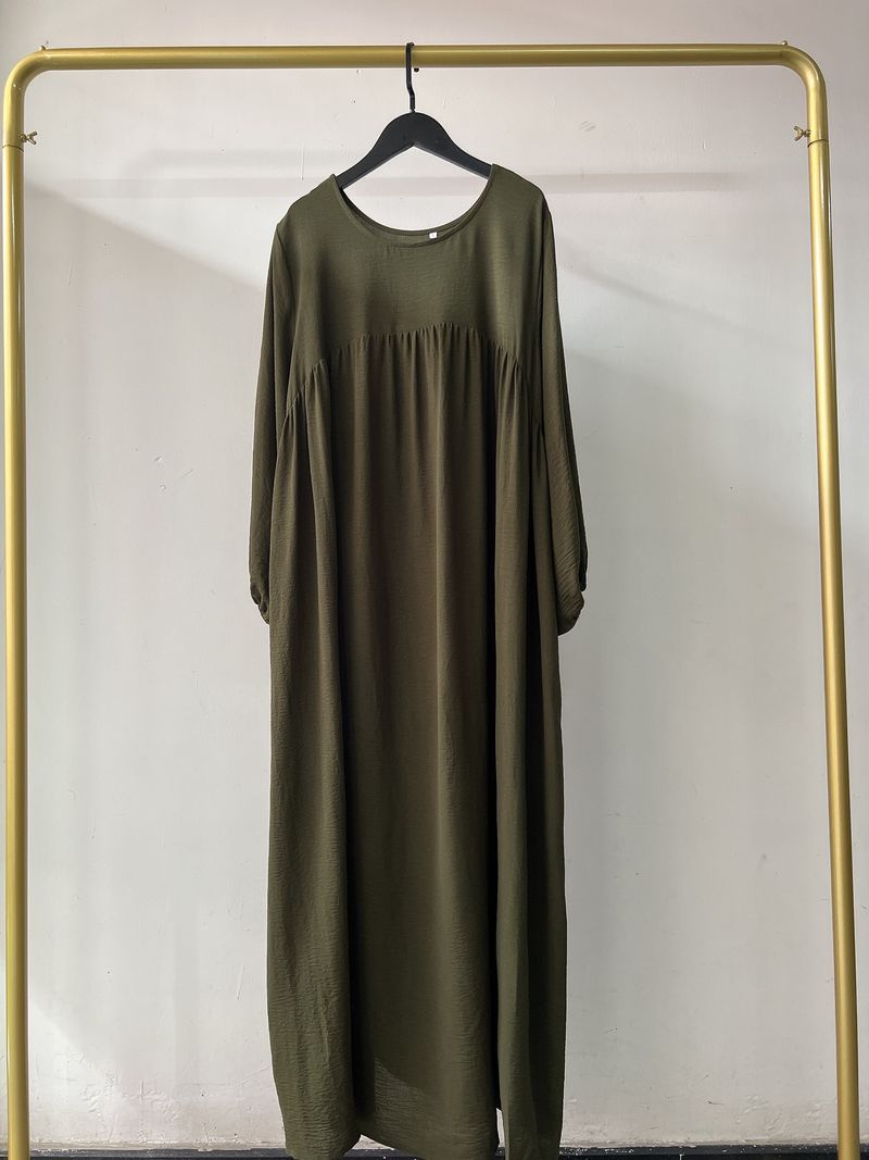 Les femmes portent une robe ample de couleur unie_voghion.com
