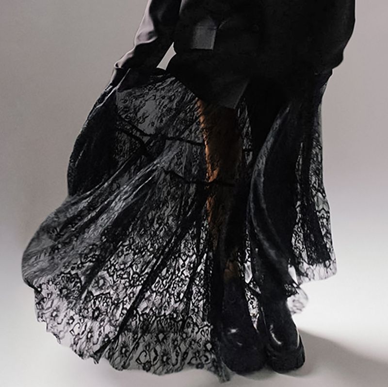 Jupe taille haute élégante en dentelle avec superposition de maille transparente – Jupe midi fluide trapèze pour femme, broderie florale d'inspiration vintage_voghion.com