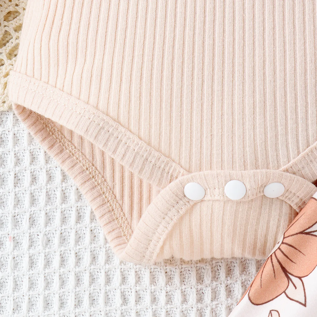 Ensemble quatre pièces pour filles, manches longues + pantalon long avec chapeau, à rayures colorées, lettres imprimées, nouvelle collection automne et hiver_voghion.com