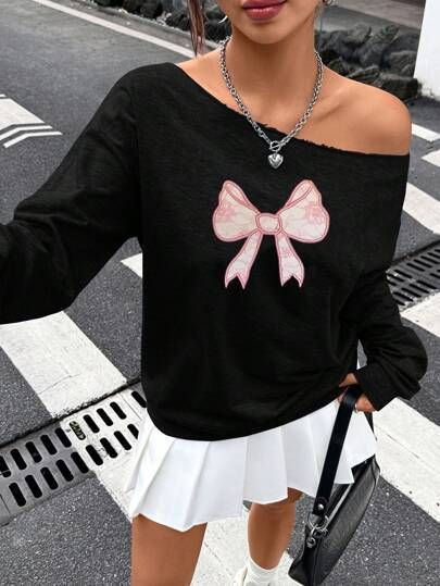 Elegante Off-Shoulder-Bluse mit Schleifen-Print – Fließendes, locker sitzendes Langarm-Oberteil – Weicher Polyesterstoff – Lässig-schicke Damenmode_voghion.com