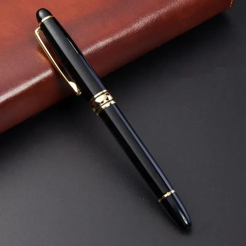 Vendita all'ingrosso Penna a sfera in metallo alla moda all'ingrosso Penna a sfera nera a olio Penna a sfera antiscivolo resistente Forniture per la scrittura Regalo pubblicitario Personalizza_voghion.com