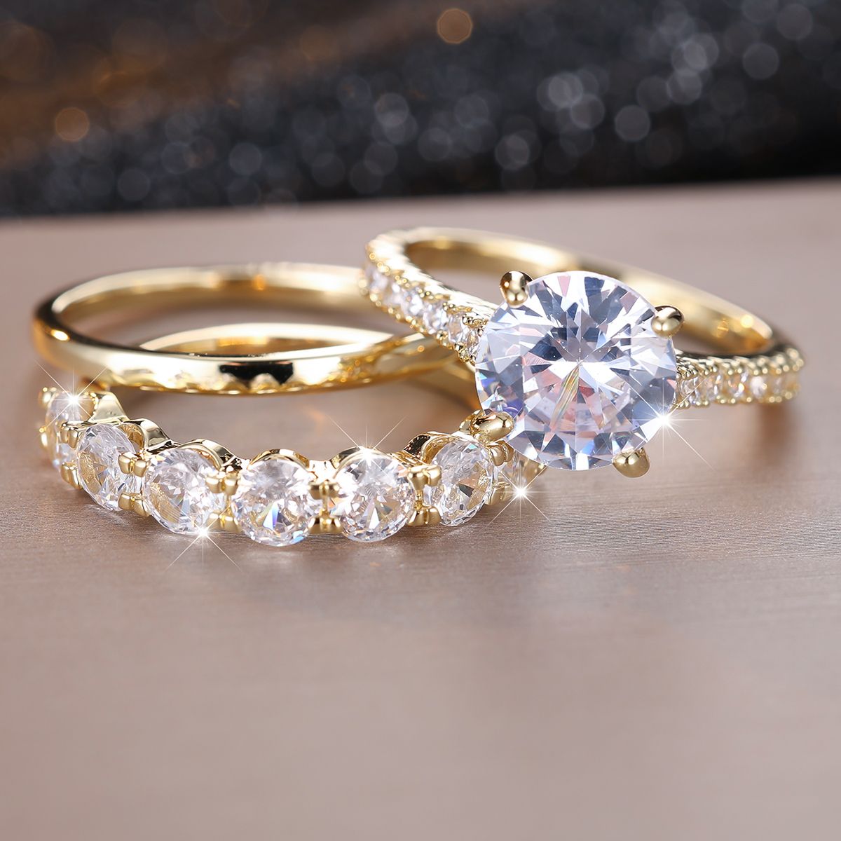 3-teiliges luxuriöses Brautring-Set mit dünnen Ringen in Goldfarbe, runden weißen Zirkonia-Ringen, ideal als Eheringe, Partyschmuck oder Geschenk zum Muttertag._voghion.com