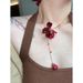 Colar de flor vermelha com atmosfera de rosa ardente e design de nicho em clavícula de cristal, corrente para suéter_voghion.com